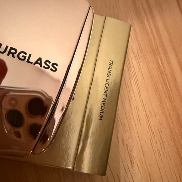 Hourglass VANISH Airbrush Pressed Powder—- NEW!!! Translucent Medium - Picture 4 of 5